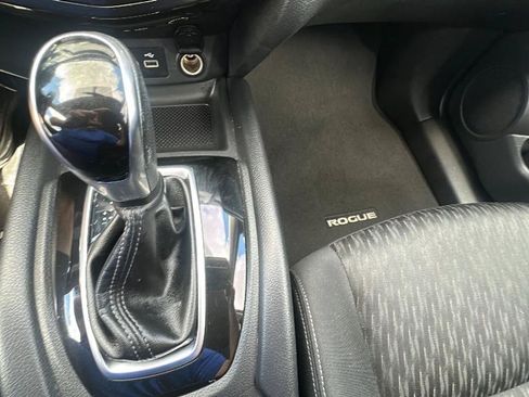 Used 2018 Nissan Rogue SV FWD image 45