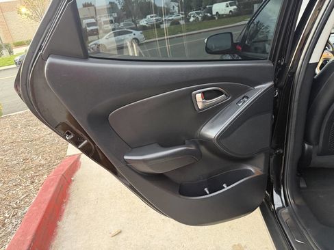 Used 2011 Hyundai Tucson Limited w/ Premium Pkg 3 image 24