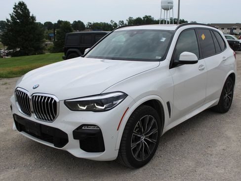 Used 2019 BMW X5 xDrive40i w/ M Sport Package AWD/4WD image 2