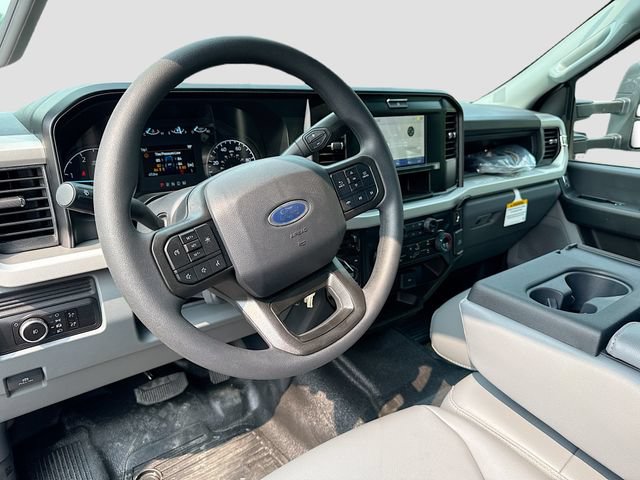 New 2026 Ford F550 4x4 Crew Cab image 8