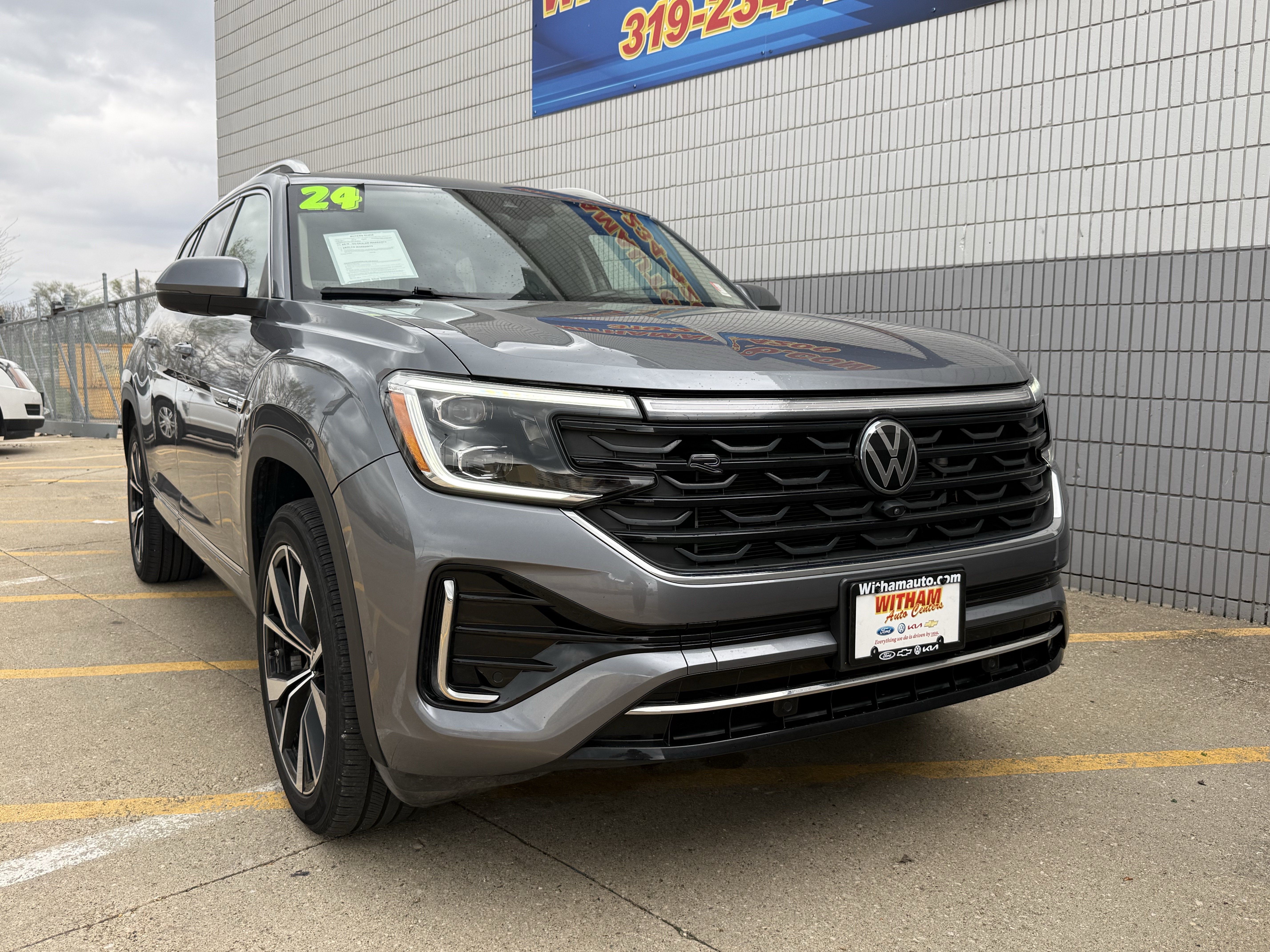 Used 2024 Volkswagen Atlas SEL Premium R-Line AWD/4WD image 2