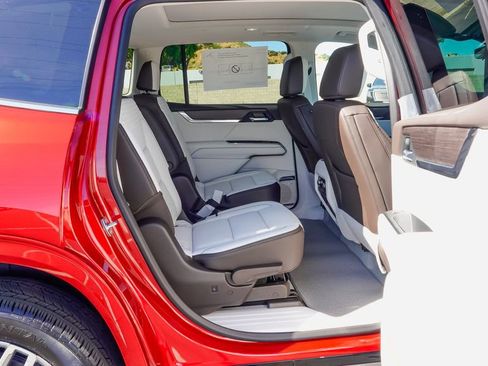 New 2026 GMC Acadia Denali AWD/4WD image 9