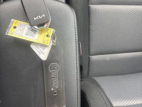 Used 2022 Kia Soul LX image 31