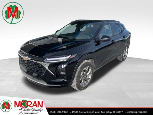 Certified 2024 Chevrolet Trax LT w/ Driver Confidence Package image 1