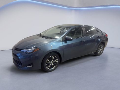 Used 2018 Toyota Corolla LE w/ LE Premium Package w/Moonroof FWD image 3