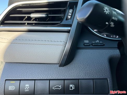 Certified 2018 Toyota Camry SE w/ Protection Package (Q2) FWD image 32