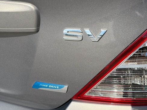 Used 2015 Nissan Versa SV FWD image 11