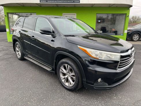 Used 2015 Toyota Highlander Plus AWD/4WD image 2