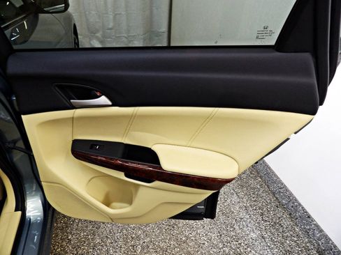 Used 2011 Honda Crosstour EX-L image 12