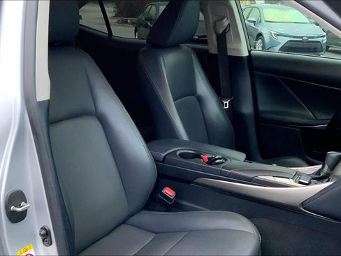 Used 2017 Lexus IS 200t image 8