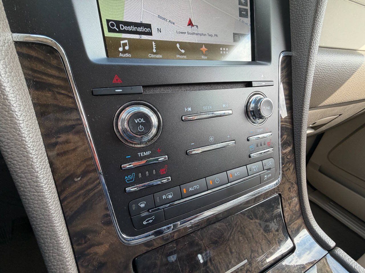 Used 2016 Lincoln Navigator Select RWD image 22