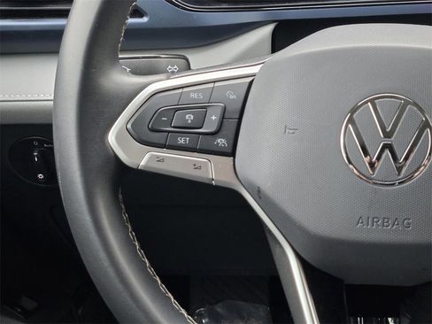Used 2024 Volkswagen Taos SE image 15
