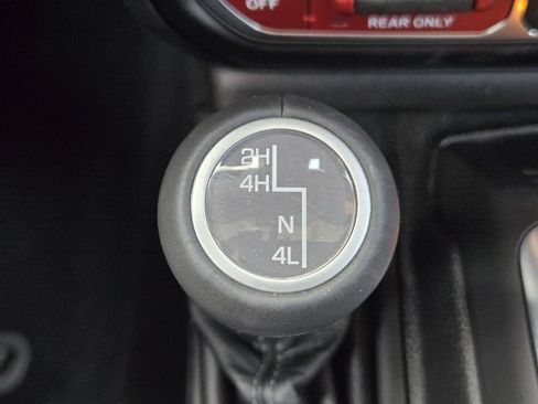 Used 2025 Jeep Wrangler Unlimited Rubicon w/ Convenience Group AWD/4WD image 16