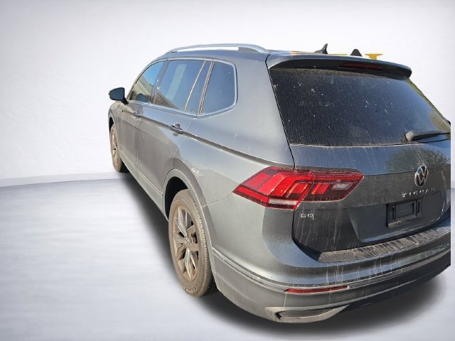 Used 2023 Volkswagen Tiguan SE w/ Panoramic Sunroof Package AWD/4WD image 8