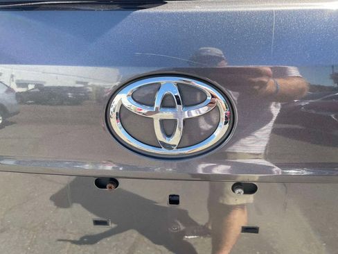 Used 2021 Toyota Highlander XLE FWD image 13
