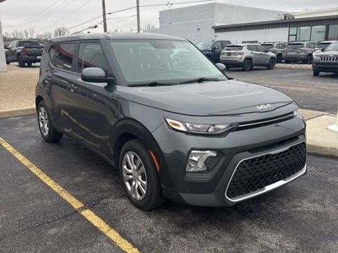 Used 2022 Kia Soul LX image 2