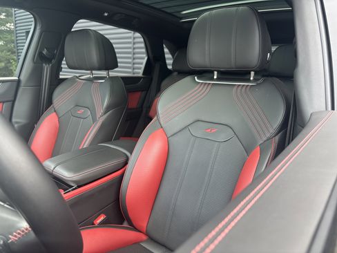 Used 2022 Bentley Bentayga AWD/4WD image 11