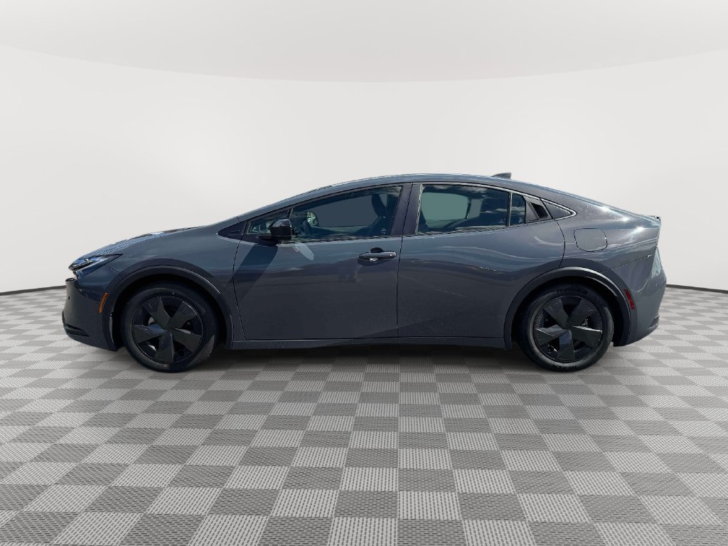 Used 2025 Toyota Prius LE FWD image 4