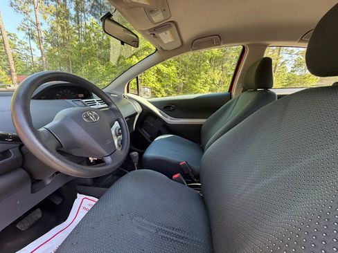 Used 2007 Toyota Yaris 2-Door Hatchback FWD image 13