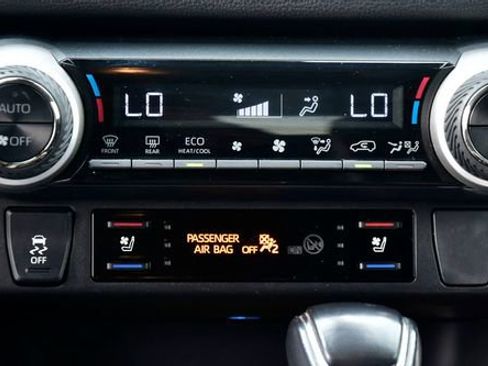Used 2021 Toyota RAV4 Limited AWD/4WD image 24