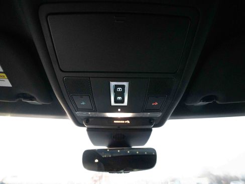 Used 2020 Jaguar E-PACE SE image 18