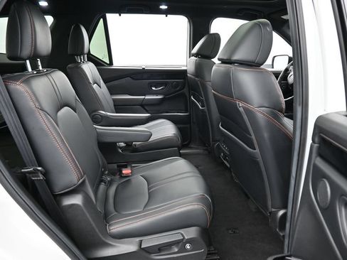 Certified 2025 Honda Pilot TrailSport image 36