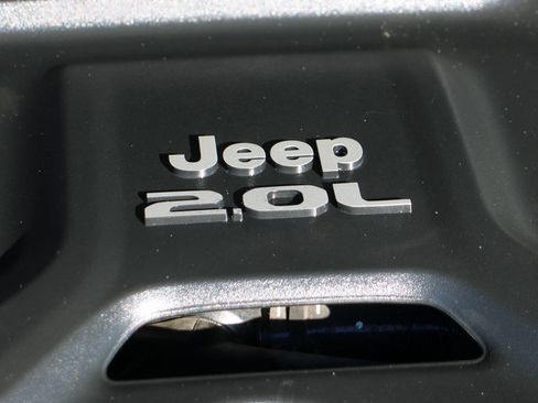 Used 2020 Jeep Wrangler Unlimited Sahara image 12
