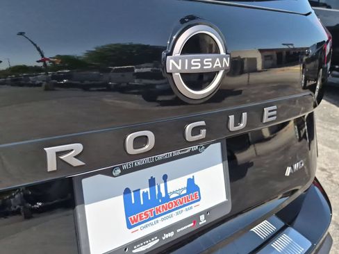 Used 2025 Nissan Rogue SV AWD/4WD image 11