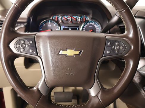 Used 2020 Chevrolet Suburban LT w/ Luxury Package AWD/4WD image 3