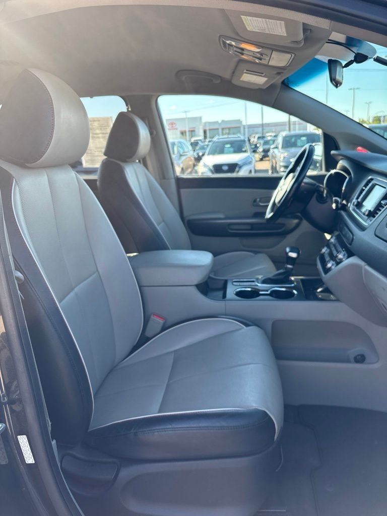 Used 2021 Kia Sedona EX FWD image 21
