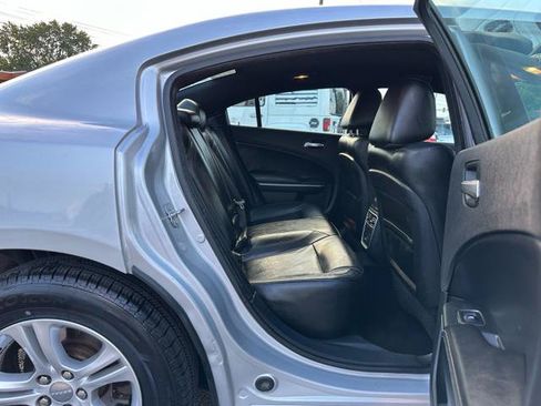 Used 2020 Dodge Charger SXT w/ Leather Interior Group RWD image 15