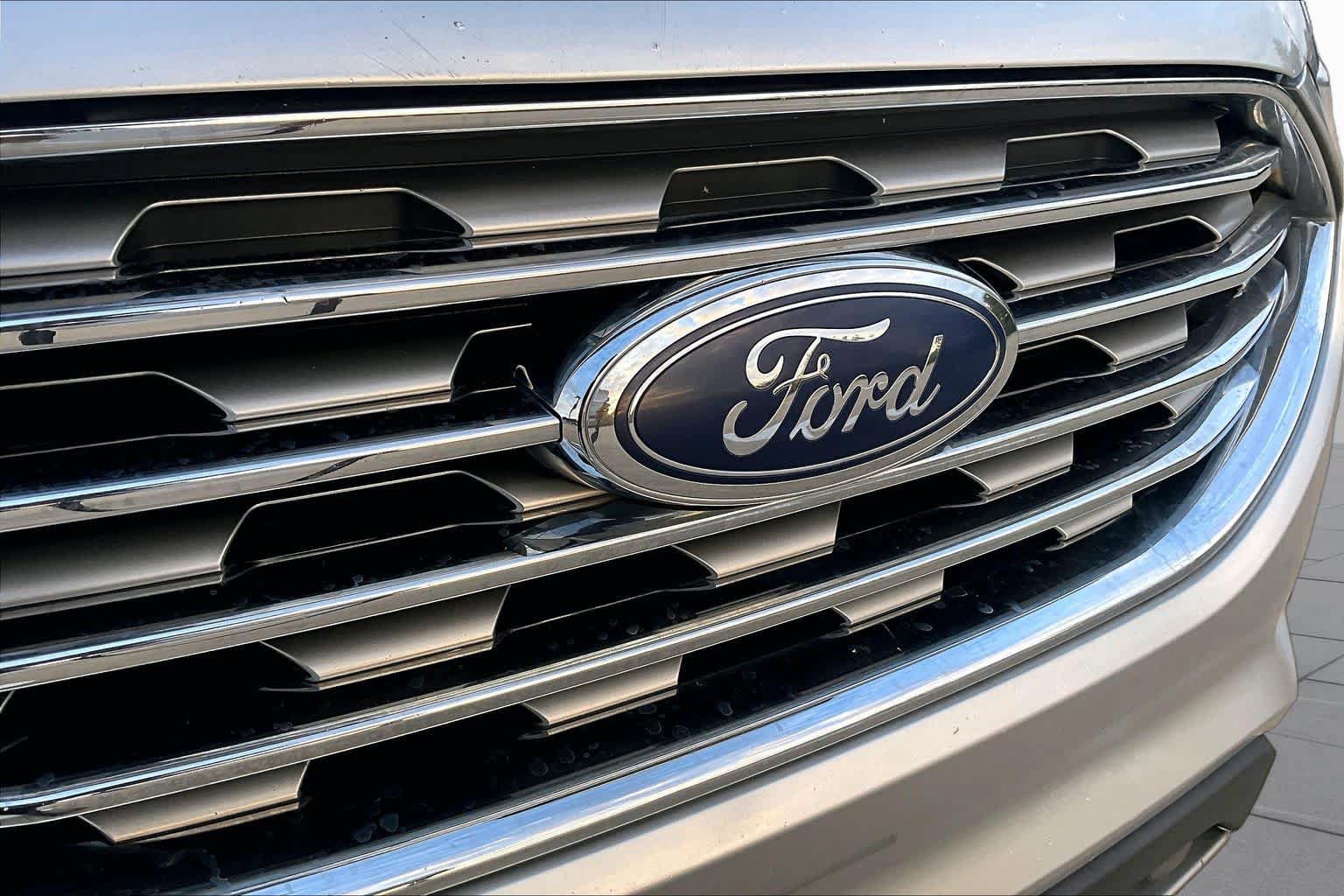 Used 2019 Ford Edge SEL w/ Cold Weather Package AWD/4WD image 28