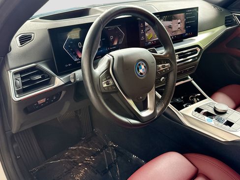 Used 2024 BMW i4 eDrive35 w/ Premium Package RWD image 9