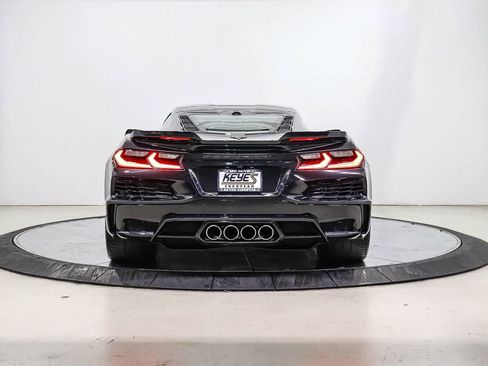 Used 2024 Chevrolet Corvette Z06 RWD image 3