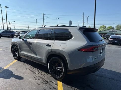 Used 2025 Toyota Grand Highlander AWD Hybrid image 4
