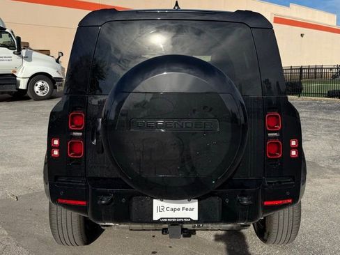 Used 2024 Land Rover Defender 110 X-Dynamic SE image 4