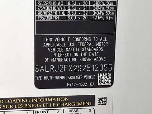 Certified 2025 Land Rover Discovery S image 12