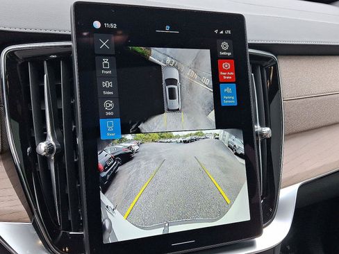Certified 2025 Volvo XC90 T8 Plus w/ Protection Package Premier AWD/4WD image 19
