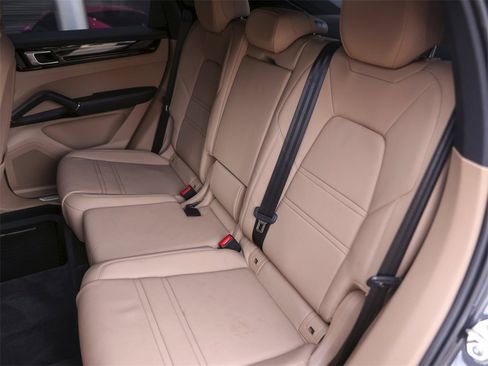 Certified 2023 Porsche Cayenne Coupe image 32