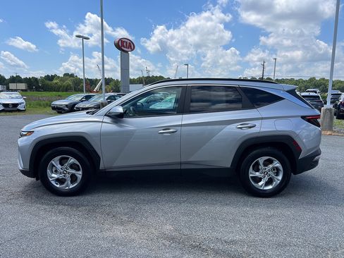 Used 2023 Hyundai Tucson SEL FWD image 2
