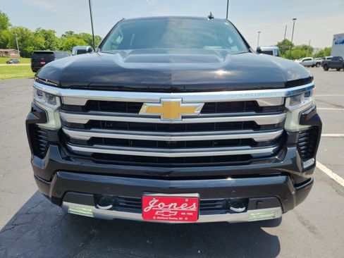 Used 2024 Chevrolet Silverado 1500 High Country w/ High Country Premium Package AWD/4WD image 8