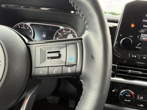 Used 2025 Nissan Pathfinder SL AWD/4WD image 16