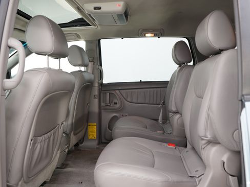 Used 2008 Toyota Sienna XLE Limited FWD image 21