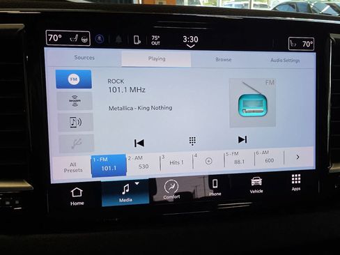 Used 2024 Chrysler Pacifica Touring-L FWD image 26