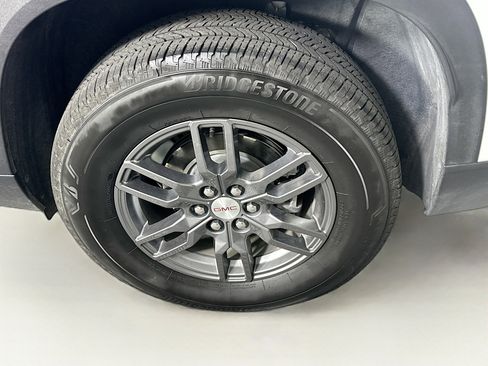 Used 2025 GMC Acadia Elevation image 11