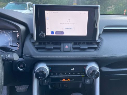 Used 2025 Toyota RAV4 XLE image 18