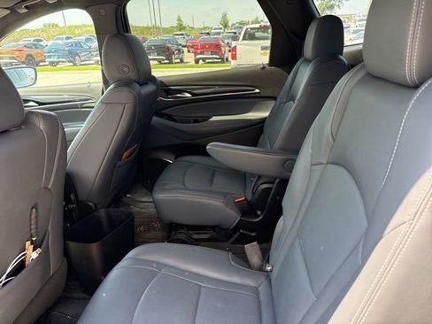 Used 2022 Buick Enclave Essence FWD image 7