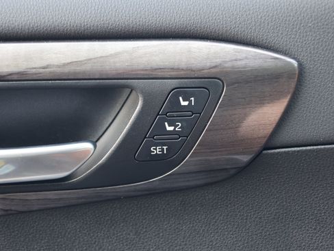 Used 2025 Toyota Highlander Platinum AWD/4WD image 13