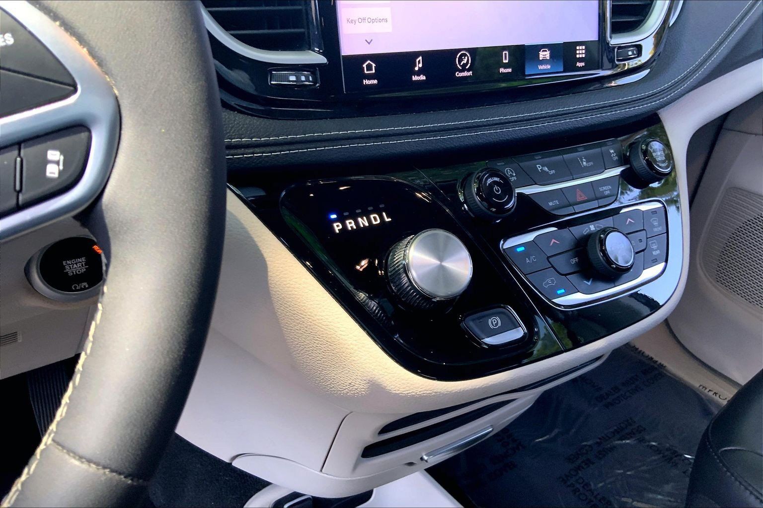 Certified 2023 Chrysler Pacifica Touring-L AWD/4WD image 11