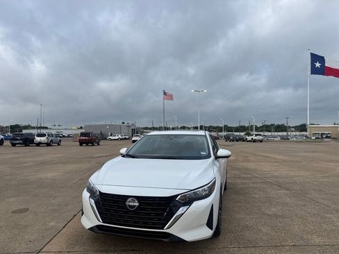 Certified 2024 Nissan Sentra SV w/ SV Premium Package FWD image 5